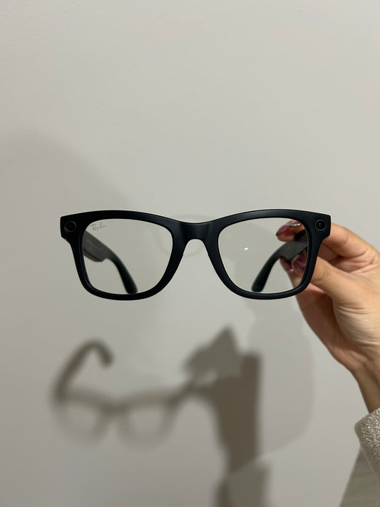 Blue light to sunnies transition meta glasses (brand new)